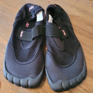 Newtz Water Shoes! Size: 6